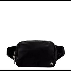 2L Lululemon Athletica Everywhere Belt Bag  (Black)
